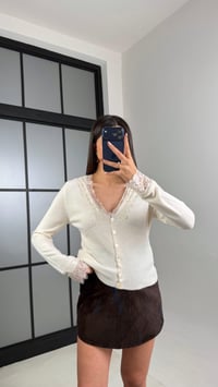 Krem Yaka Dantel Detaylı Düğmeli Triko Hırka GAUS-01120GAUSHIRKAGAUS-01120