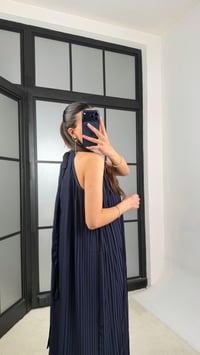 Lacivert Boyundan Bağlamalı Astarlı Pileli Tasarım Elbise GAUS-01363GAUSELBİSEGAUS-01363