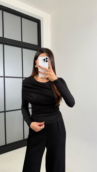Siyah Yaka Detaylı Bluz Beli Lastikli Pantolon Gofre Kumaş Takım GAUS-00229GAUSTAKIMGAUS-00229