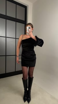 Siyah Tek Omuz Taş Detaylı Kadife Elbise GAUS-00905GAUSELBİSEGAUS-00905