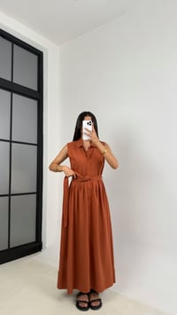 Kiremit Sıfır Kol Önü Düğmeli Kuşaklı Elbise GAUS-0051GAUSELBİSEGAUS-0051
