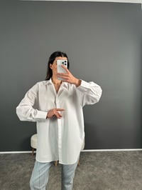 Min Beyaz Oversize Gizli Düğmeli GömlekGausGÖMLEKGU004642