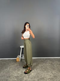 Haki Paçası Bağlamalı Rahat Dokuma PantolonGausPANTOLONGU008400