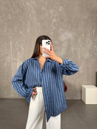 Patis İndigo Mavi Çizgili V Yaka Oversize GömlekGausGÖMLEKGU100630