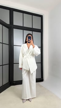 Beyaz Belden Kuşaklı Ceket Beli Lastikli Pantolon İkili Takım GAUS-01206GAUSSuitsGAUS-01206