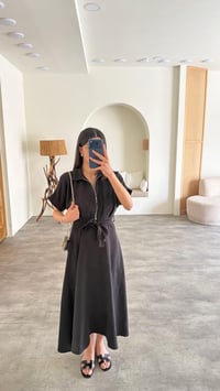 Siyah Polo Yaka Kuşaklı Tencel Kumaş Elbise GAUS-01429GAUSELBİSEGAUS-01429