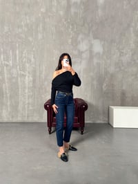 Benet Koyu Mavi ZR Kesik Paça Likralı Mom JeanGausDENİM PANTOLONGU00903868