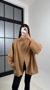 Camel Dik Yaka Cepli Astarlı Asimetrik Tasarım Trençkot GAUS-00476GAUSTRENÇKOTGAUS-00476