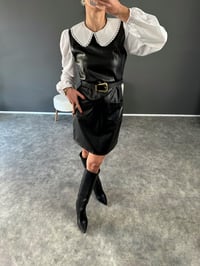 Siyah Bebe Yaka Deri Kemerli Elbise GausELBİSEGU004035