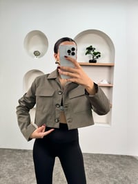 Late Haki ZR Model Muadil Astarlı Düğmeli Crop CeketGausCEKETGU00903532