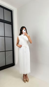 Beyaz Kemerli Astarlı Piliseli Elbise Gaus00509GausELBİSEGU1002194