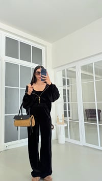 Siyah Kapüşonlu Hırka Crop Beli Lastikli Pantolon 3'lü Kadife Takım GAUS-02033GAUSTAKIMGAUS-02033