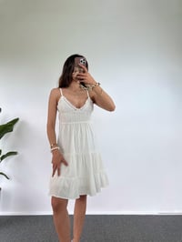 Farona Beyaz Keten Triko İşlemeli Astarlı ElbiseGausELBİSEGU001241