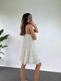 Farona Beyaz Keten Triko İşlemeli Astarlı ElbiseGausELBİSEGU001241