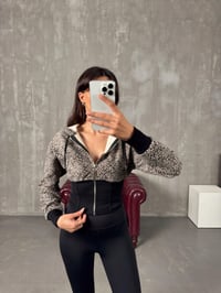 Leopar Desenli Altı Siyah Detaylı Muadil Kapüşonlu CeketGausCEKETGU00904104