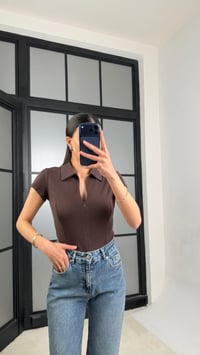 Acı Kahve Polo Yaka Fermuarlı Basic Bluz GAUS-01467GAUSBLUZGAUS-01467