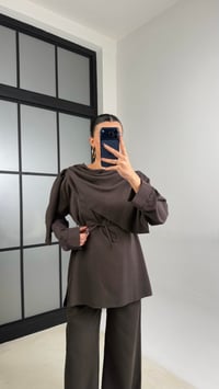 Acı Kahve Şal Detaylı Belden Kuşaklı Beli Lastikli İthal Kumaş İkili Takım GAUS-01154GAUSTAKIMGAUS-01154