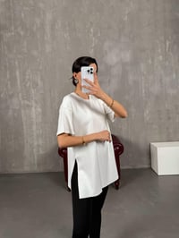 Beyaz Yandan Yırtmaçlı Bisiklet Yaka Tshirt Gaus00045GausTSHIRTGU1001093