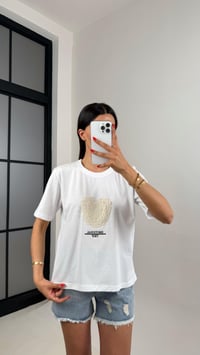 Beyaz Kalp Nakışlı Tshirt Gaus00505GausTSHIRTGU1002185
