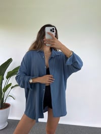 İndigo Mavi Oversize Krinkıl Gömlek GausGÖMLEKGU001253