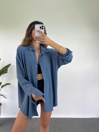 İndigo Mavi Oversize Krinkıl Gömlek GausGÖMLEKGU001253