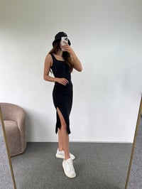 İrena Kare Yaka Siyah Yırtmaçlı Elbise GausELBİSEGU00968