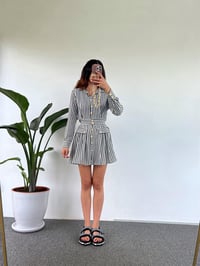 Jessy Siyah Çizgili Gold Düğmeli ElbiseGausELBİSEGU00979