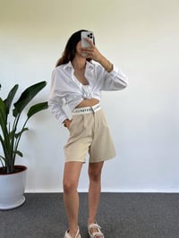 Leda Bej Kemer Detaylı Şehir Boy Şort GausŞORTGU001153
