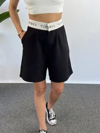 Leda Siyah Kemer Detaylı Şehir Boy ŞortGausŞORTGU001155