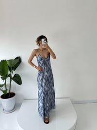 Love Gri Sırt Dekolteli Saten Uzun Elbise GausELBİSEGU001467