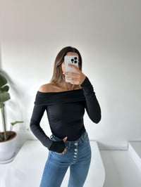 Nerissa Siyah Kayık Yaka Bluz GausBLUZGU002287