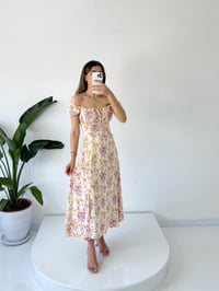 Rita Bej Renkli Çiçekli Yırtmaçlı Viskon ElbiseGausELBİSEGU001341