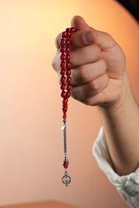 Bilek Boy Gümüş Selçuklu Kartalı Püskül Kırmızı Ateş-i Kehribar Tesbih