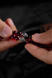 Kişiye Özel Gümüş Harf Tasarımlı Küre Model Kırmızı Ateş Kehribar Tesbih