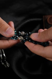 Kişiye Özel Gümüş Harf Tasarımlı Küre Model Mavi Ateş Kehribar Tesbih