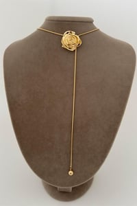 Asansörlü Gül Motifli Gold Kolye