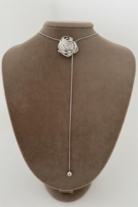 Asansörlü Gül Motifli Silver Kolye