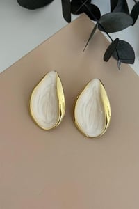 Asimetrik Damla Model Beyaz Küpe