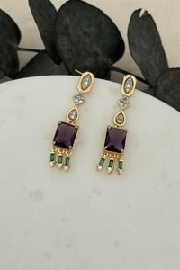 Mor Taşlı Sallantılı Küpe