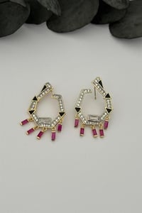 Pembe Taş Detaylı Küpe