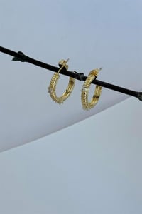 Taş Detaylı Halka Küpe