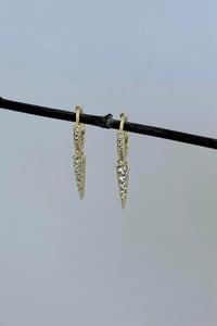 Taş Detaylı Halka Küpe