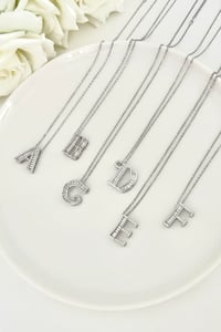 Taşlı Harf Silver Çelik Kolye 