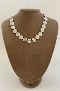 Yuvarlak Pul Motifli Silver Kolye