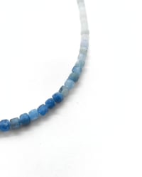 Akuamarin Kolye - Kendini İfade Et, Sakinleş, İlhamın Yükselsin - 4 mm Küp