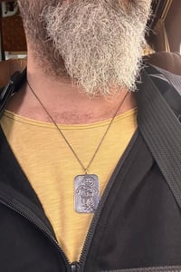 tuncay-cocuk-cizimi-figur-dikdortgen-gumus-kolye