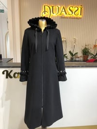 Kolları Taşlı Ponpon Yaka Kaban 0 - SİYAH