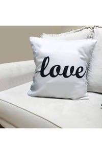 3 Boyutlu Dijital Baskılı Love Yazı Desenli Yastık-kırlent-minder