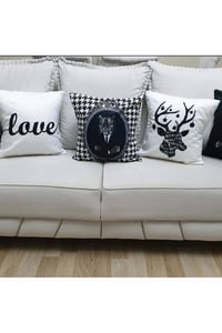 3 Boyutlu Dijital Baskılı Love Yazı Desenli Yastık-kırlent-minder