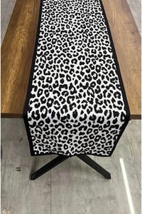 Şeritli Siyah Beyaz Leopar Runner 40 X 140